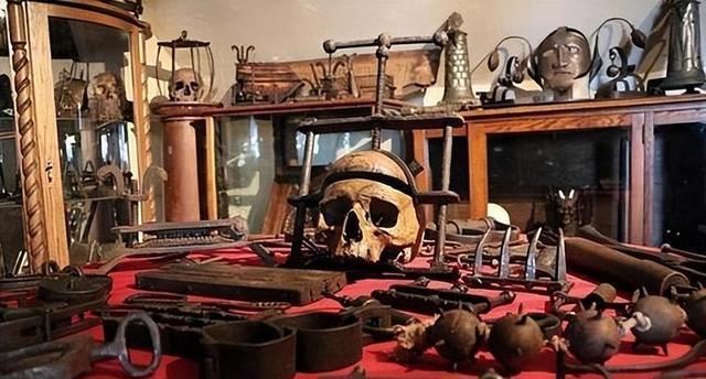 古代最“温柔”的刑罚：用动物的器官，让人在欢乐中死去饥饿的山羊被牵出，它那粗