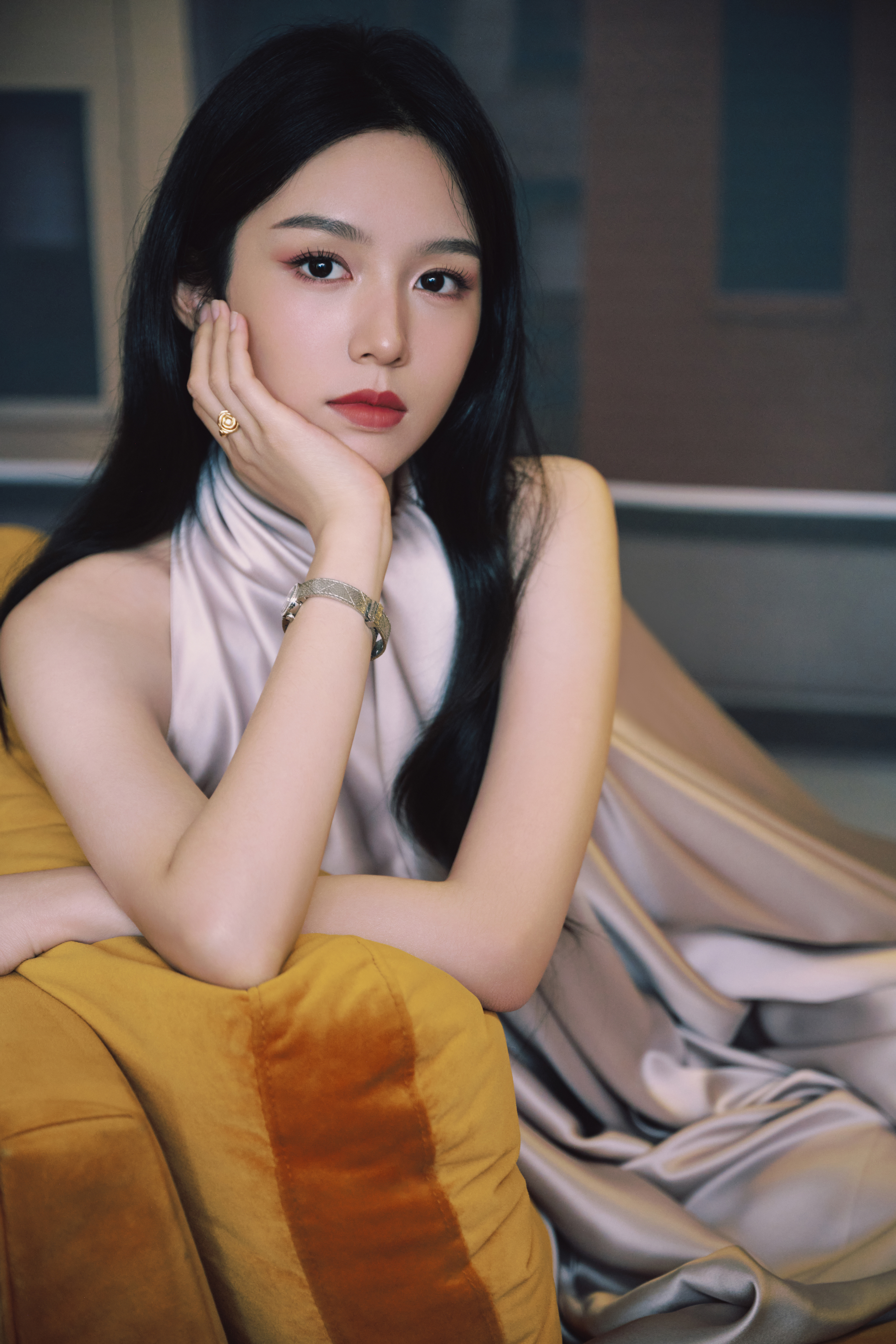 👠周也dior快闪活动，从戛纳美到广州周也越素越美