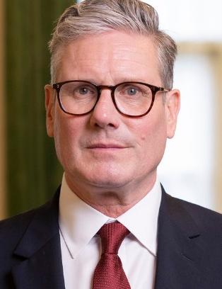 英国这次直接拒绝了美国，自己所有的军事基地都不让美国用，因为美国现在已经丧心病狂