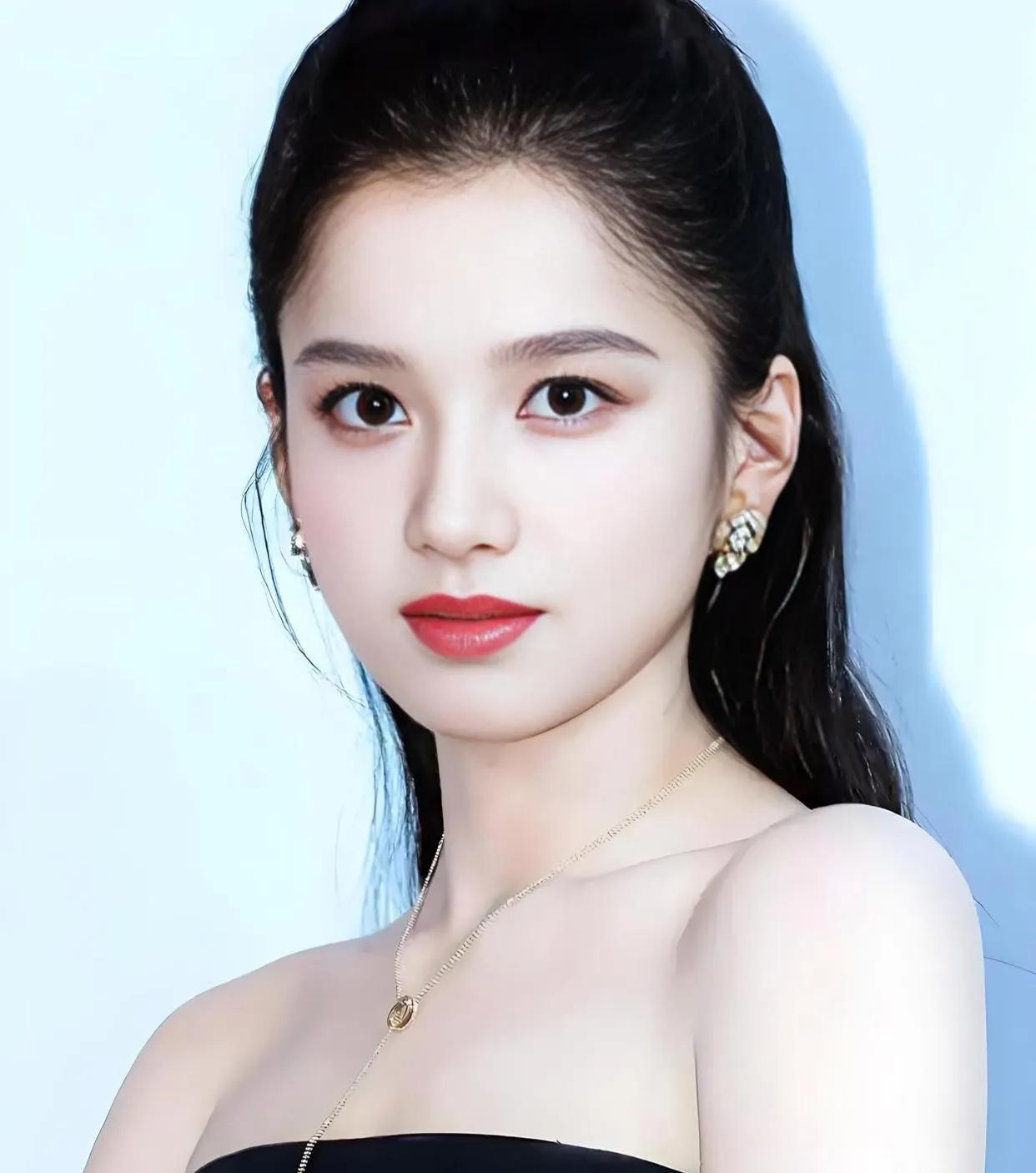 据说男人都喜欢张婧仪，而女人大多都喜欢宋祖儿，同为95花，你更喜欢谁？个人观点