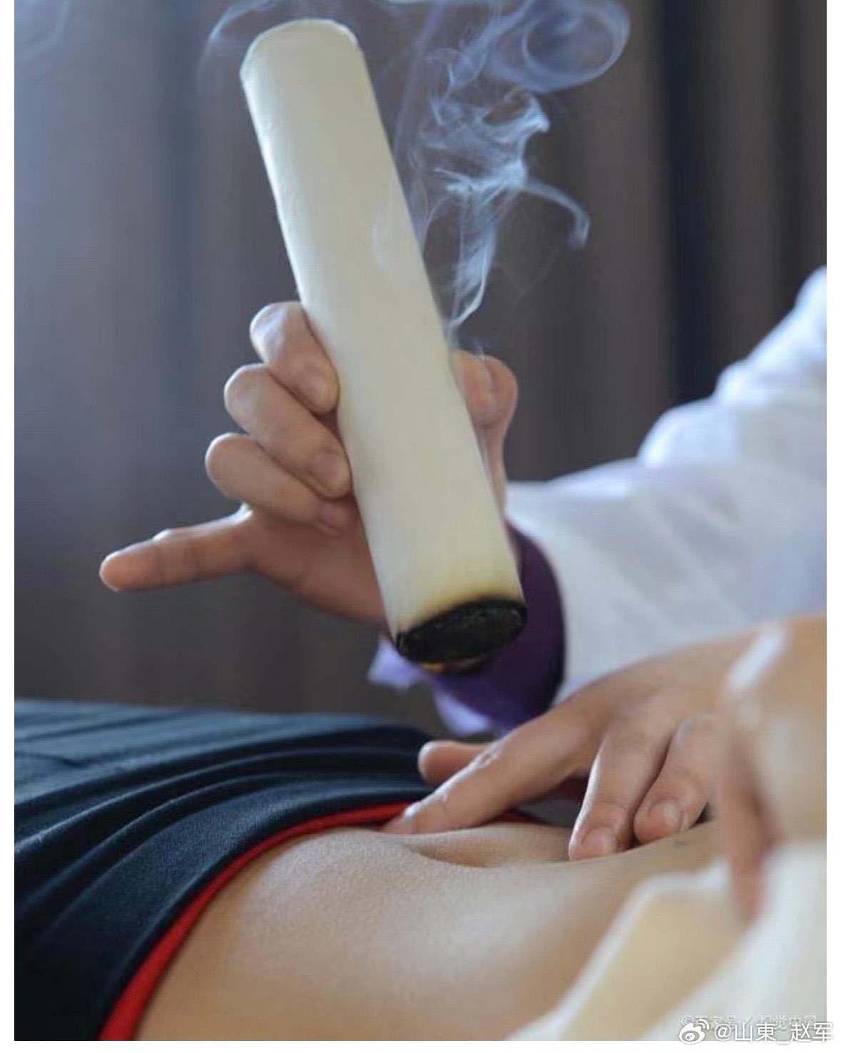 艾灸三层境界深度解读（通俗拆解老灸师心法）很多艾灸爱好者卡在“照书灸、时好时坏、