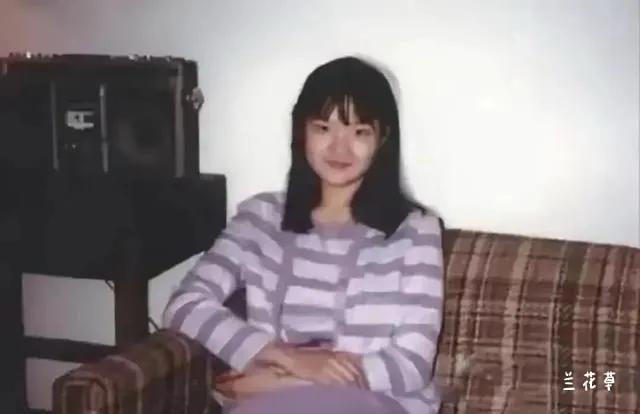 洪晃曾经的模样。这是她青春的模样。少女的情怀总是美好的，青春给予每个人最美的礼