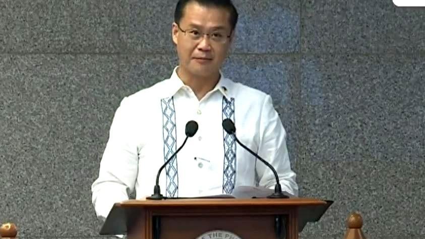 加查利安针对降低莎拉弹劾案定罪门槛的澄清，并没能平息舆论争议，菲律宾媒体及舆论按