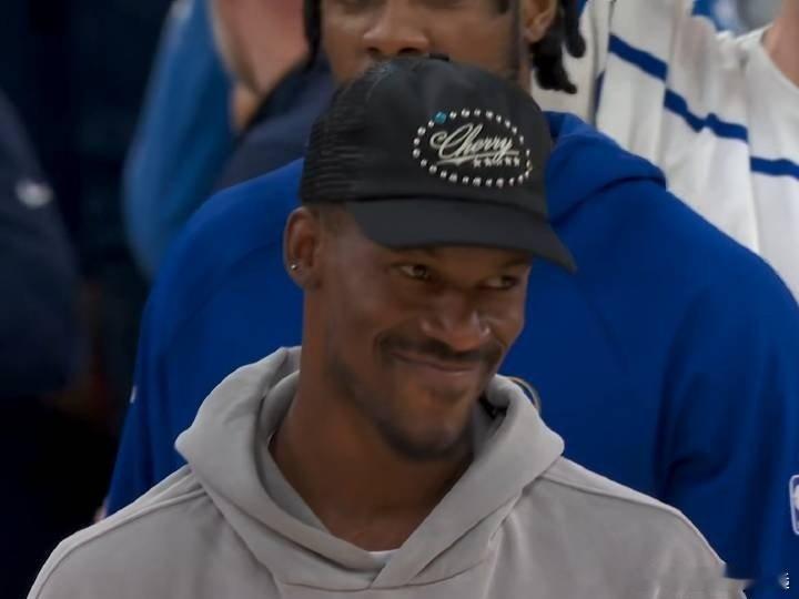 季后赛西部风云变幻，浅浅预测一下。掘金不敌森林狼，系列赛目前1比1平。这一组很难