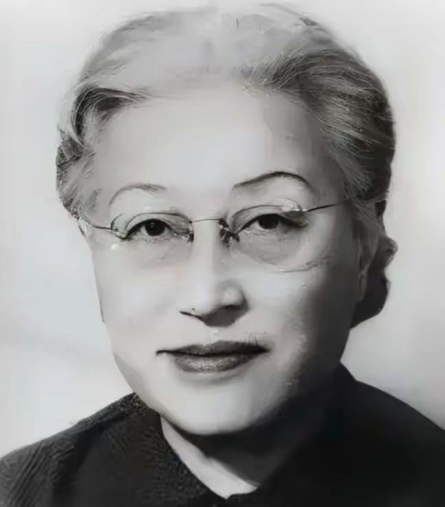 1971年，陈洁如已在小楼中离世。她早就看穿了当年"避五年"的谎，从少妇等到白发