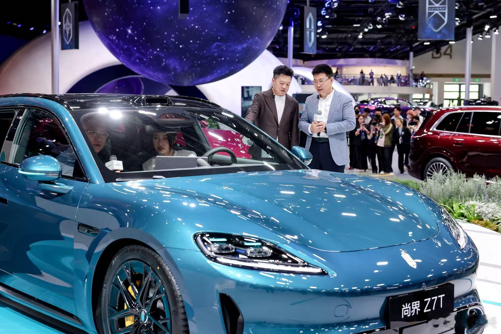 肖战同款尚界Z7肖战同款尚界Z7亮相北京车展鸿蒙智行尚界Z7登陆北京车展，肖战