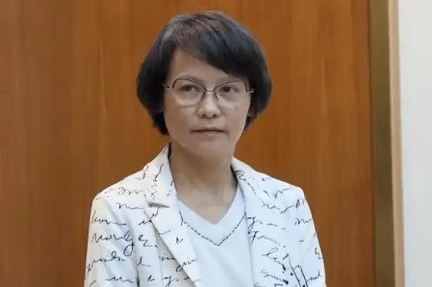 台湾一名女老师的一席话，让14亿中国人瞬间破防！她直言，大陆14亿百姓为何如