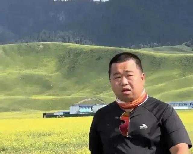 这大叔这么装？还租兰博基尼开