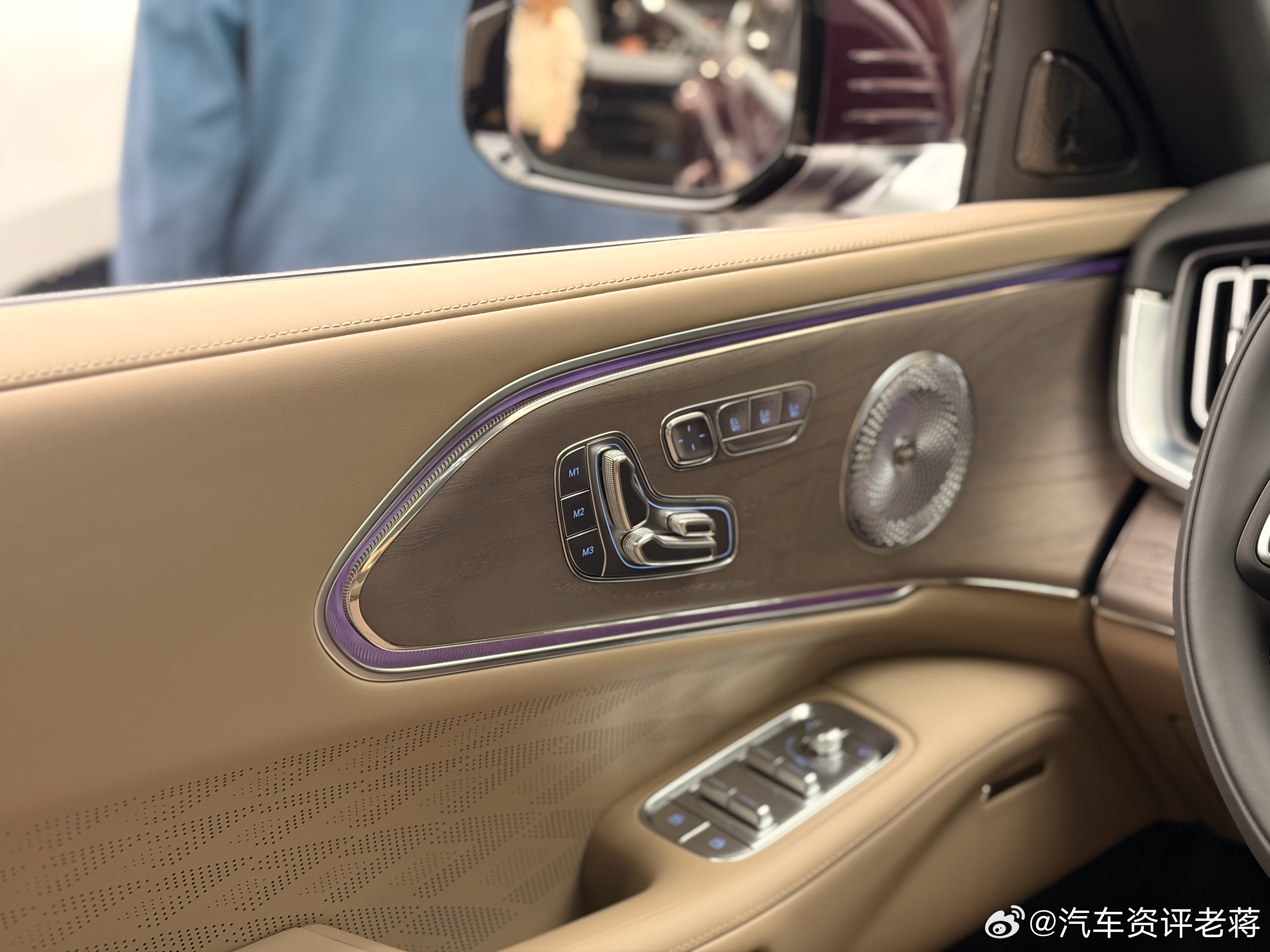 老蒋原创静态看了看极氪8X，内饰用料什么的都再像9X看齐，放在8系里肯定是顶级