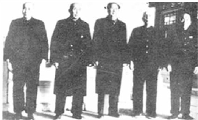 张干1日不出校，我们便1日不上课，”校长张干看后大怒，愤怒之下要直接开除毛主席在