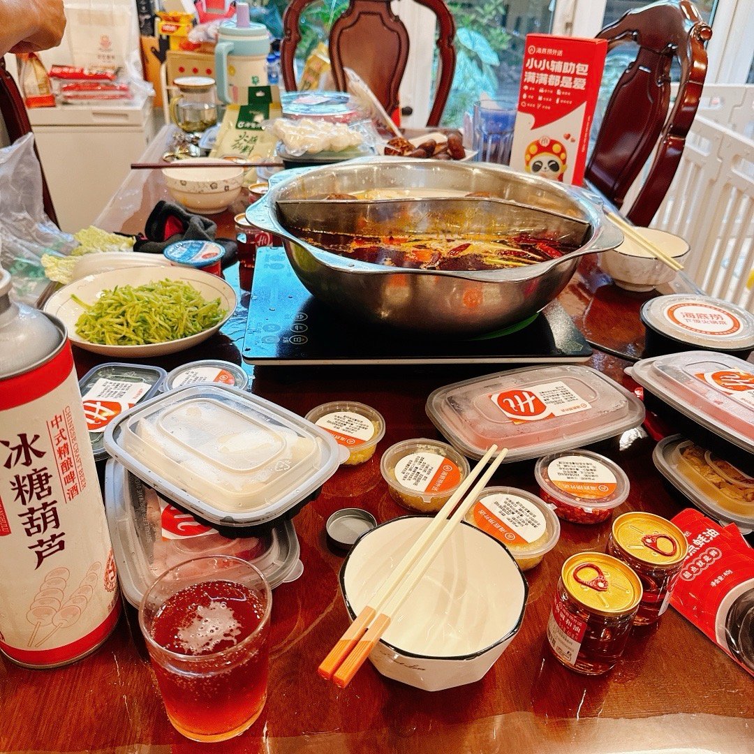 骑了一周的车，瘦了4斤。我寻思着是不是瘦太快也不好啊，吃顿火锅吧[笑着哭]​