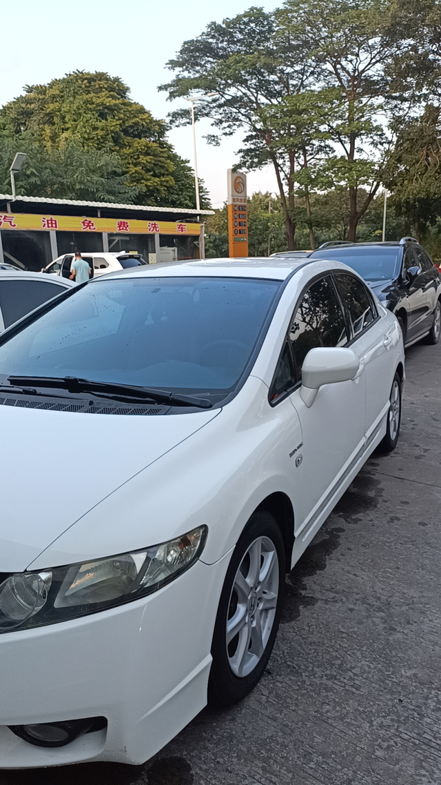 八代半思域小白现在自己感受一下买来给家人练手，跑了快3800公里了，本田的这款