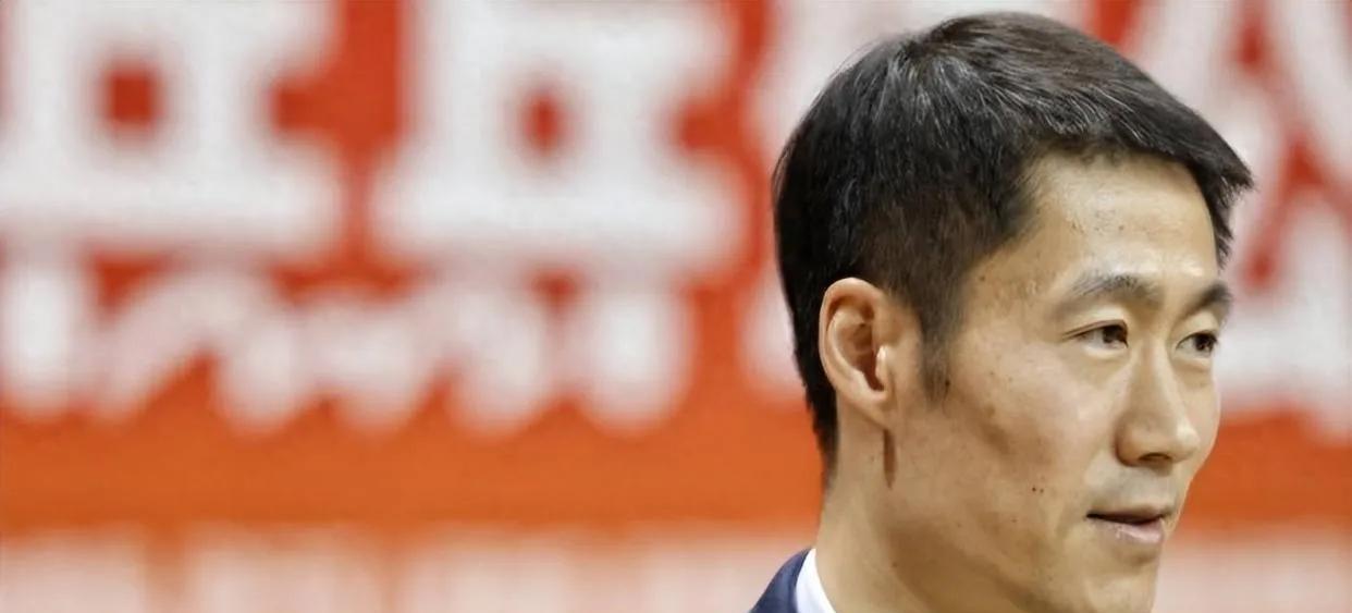 国乒在成都封闭式训练结束后，全员同等待遇乘些经济仓，从成都返回北京，王励勤随行。