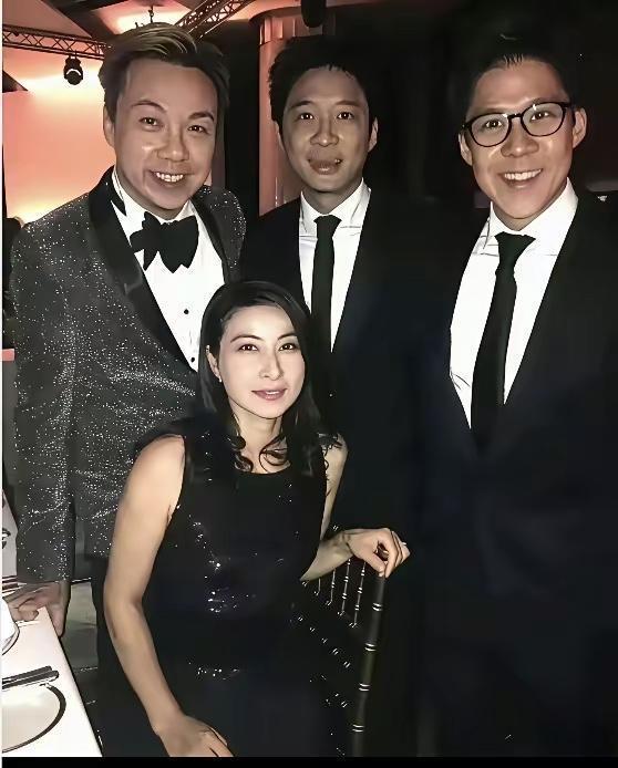 霍启刚说过郭晶晶的日常，看完真觉得，豪门的体面，从来都不是穿金戴银，而是活得踏实