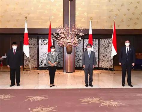 印尼刚跟日本签完防务协议，扭头就冲中国喊了一嗓子：“放心吧，我们没别的意思！”。