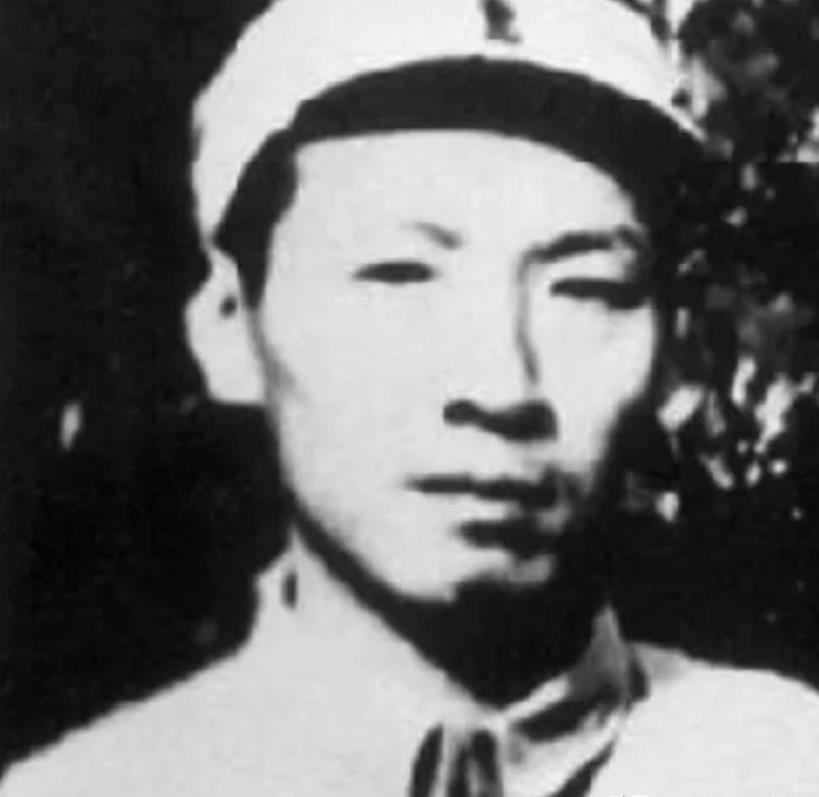 1949年，上海，公安局副局长杨帆，盯着投诚的金家让，突然发问：“金站长，你敢去