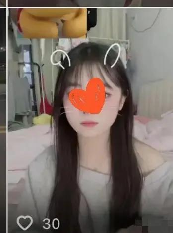 重庆摩托车事故中遇难的19岁女孩，是家中老二，有一个哥哥，长相漂亮可爱，距20岁