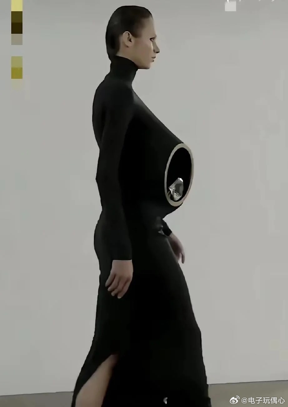 明星追求的时尚，一般人有时候真的欣赏不来。