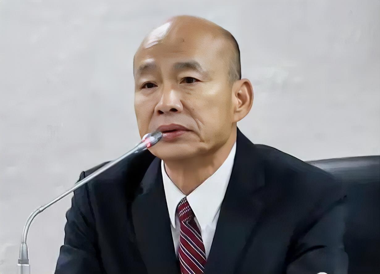 韩国瑜脸书被正蓝军灌爆，一则长留言鞭辟入里，其中一句话荡气回肠：“你如此狭小格局