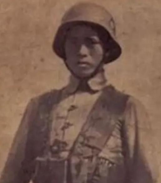 1939年新墙河血战：机枪手曹锡引爆12枚手榴弹阻敌，手榴弹耗尽后他紧盯两百米外
