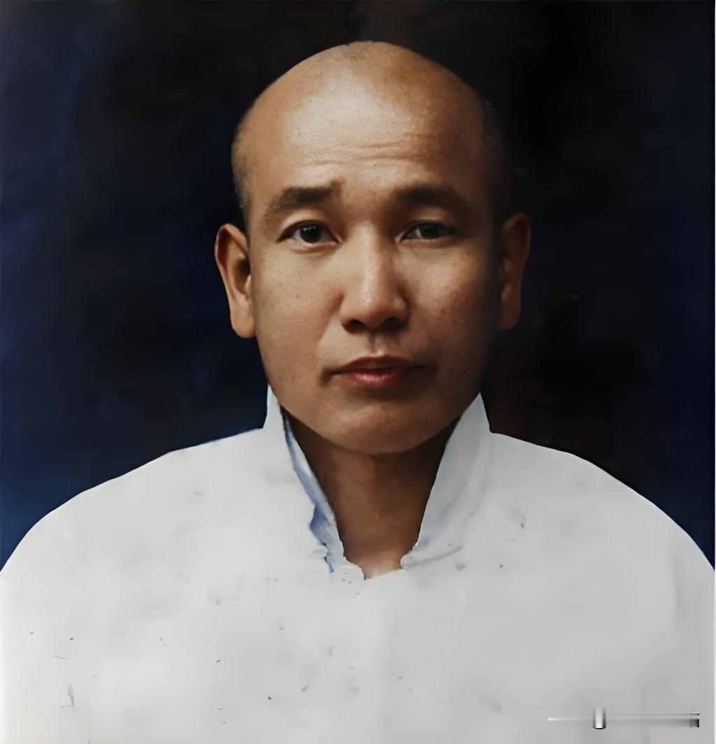 照片里这位叫延寿，48岁，是清末紫禁城里响当当的“内殿总管”太监。这职位可了不得