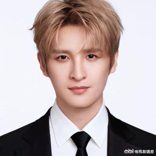 张远《嘉宾》你是白唱了翻红后事业上升期，工作通告满天飞，你也得考虑一下自己的