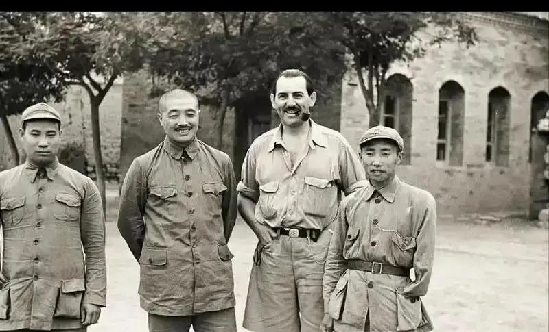 西野开会，彭德怀刚讲完，一纵政委廖汉生霍然起身：“信不过我们你就直接去指挥团，我不干了！”一纵司令贺