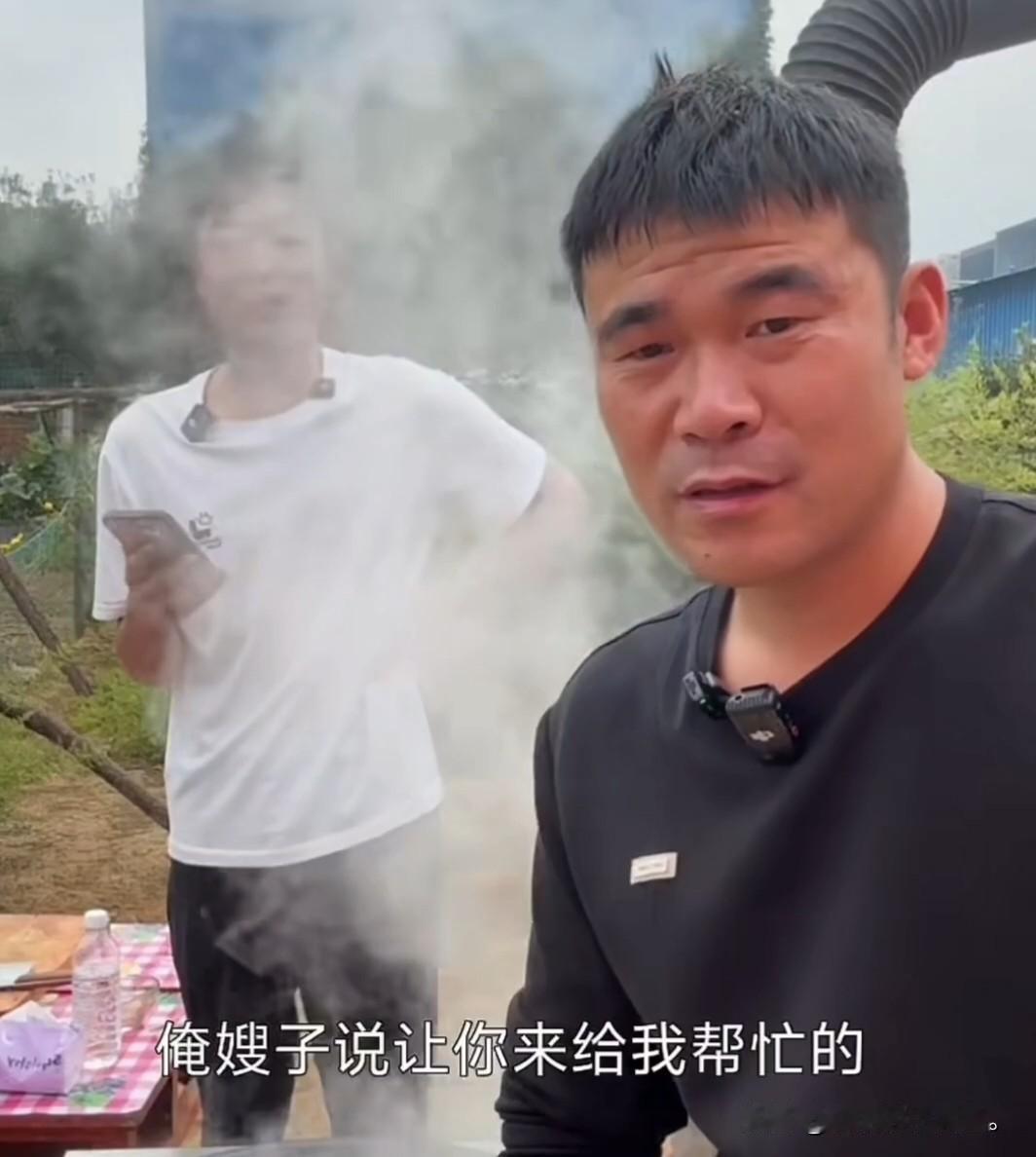 小故事！原本灵洋是想喊李家嫂子过来给他撑撑台面，万万没想到，来的人竟