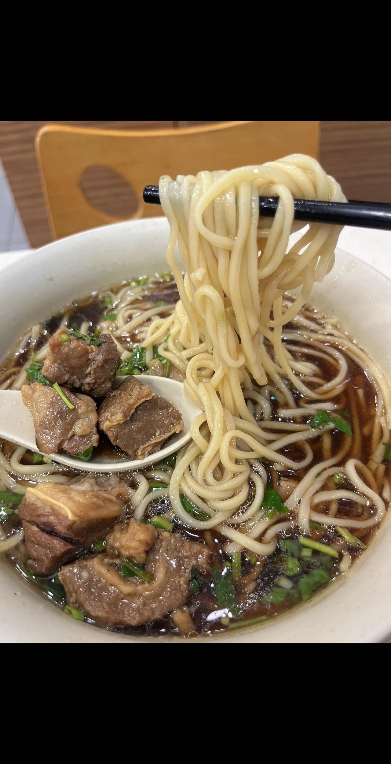 这可是李先生牛肉面啊！居然这么便宜！太香啦李先生牛肉面牛肉面