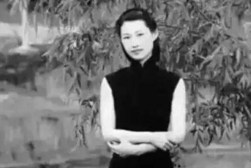 1940年,于凤至胸前严重溃烂,抛下丈夫张学良赴美治病。她憔悴走下飞机,正茫茫然