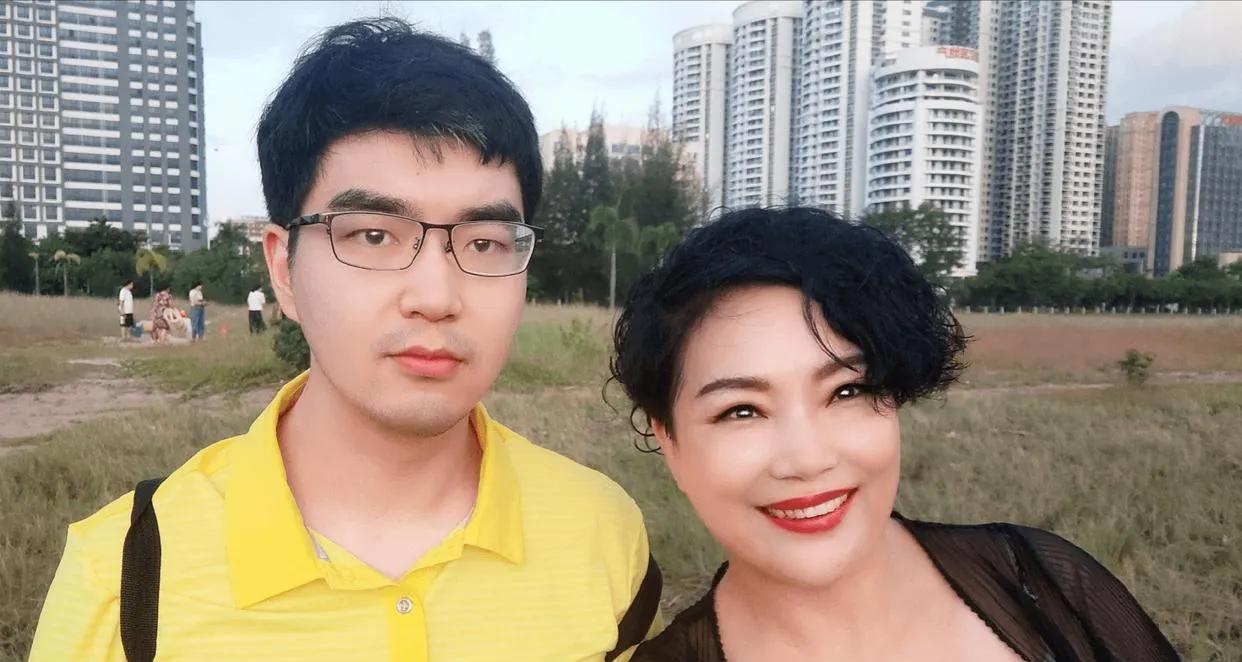 1988年，武汉，25岁女教师刚生下孩子，却被医生告知“重度脑瘫，可能非傻即瘫。