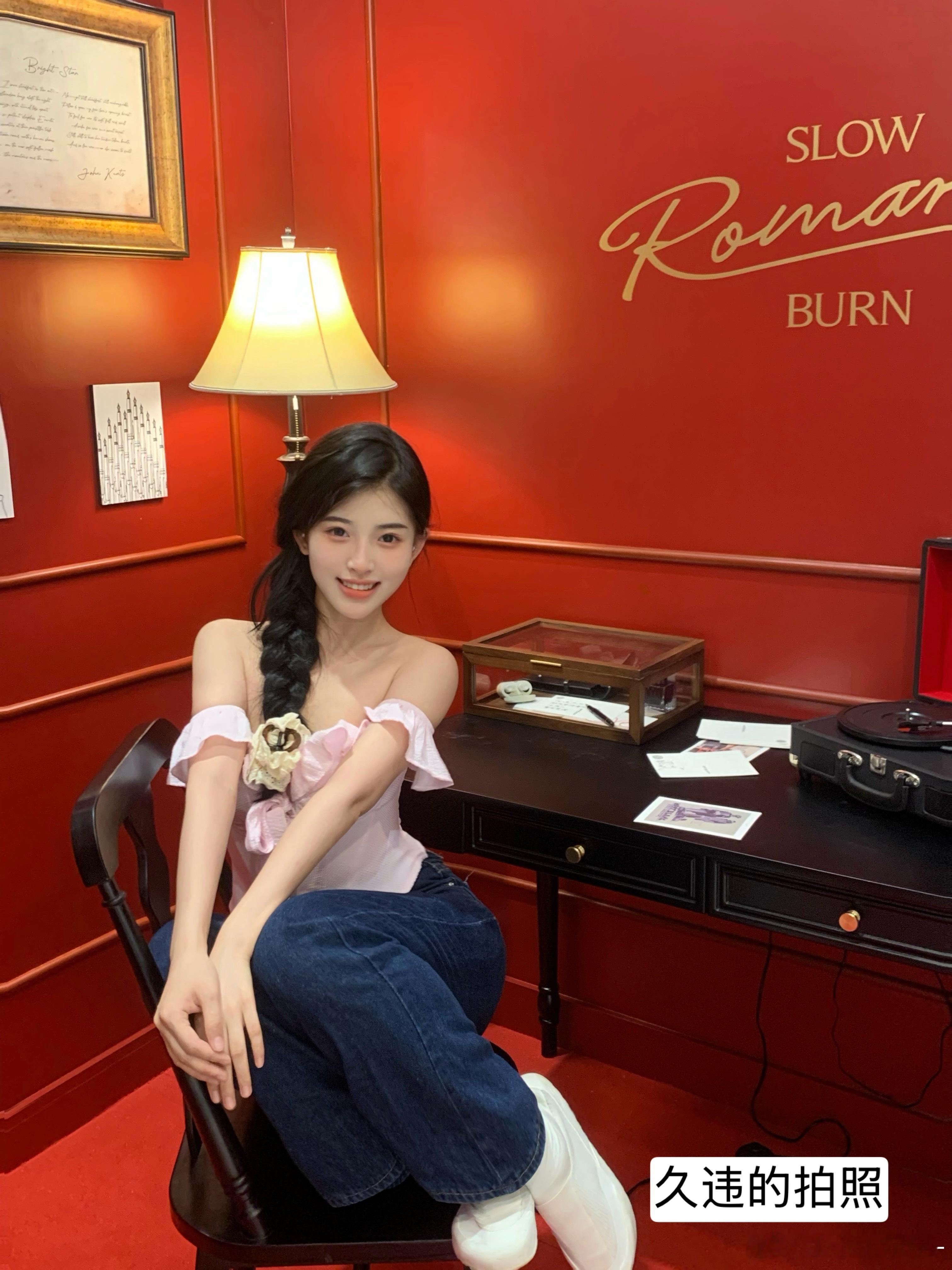 为啥我现在会很怕把生活日常发在微信里啊！但是微博就非常放肆～​​​