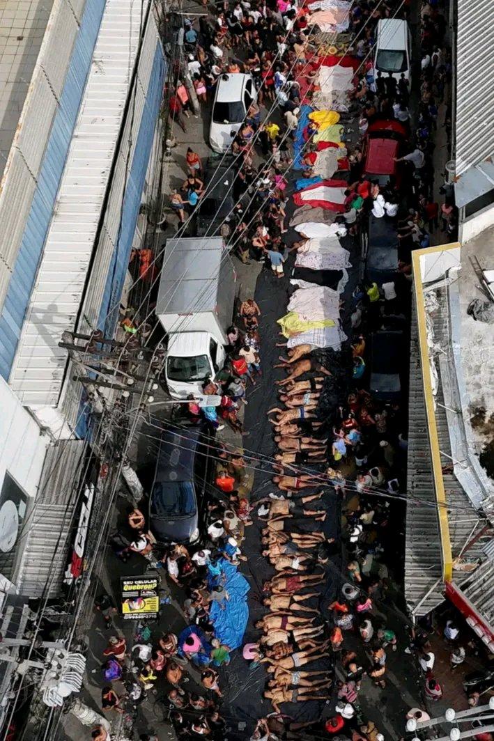 巴西这次“遏制行动”太惨烈了!当地时间10月28日,2500名警察在里约市北部两