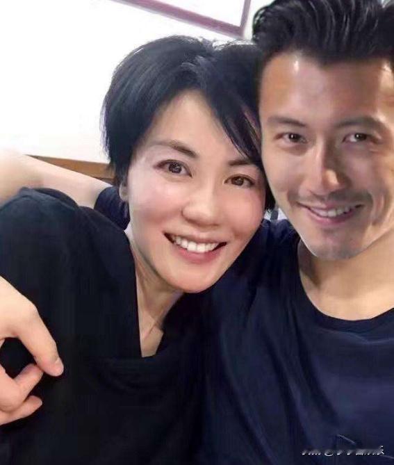 王菲太清醒了！为啥非得扯证？俩人处得好就过，不好就散，自在得很。没那些破事搅和，