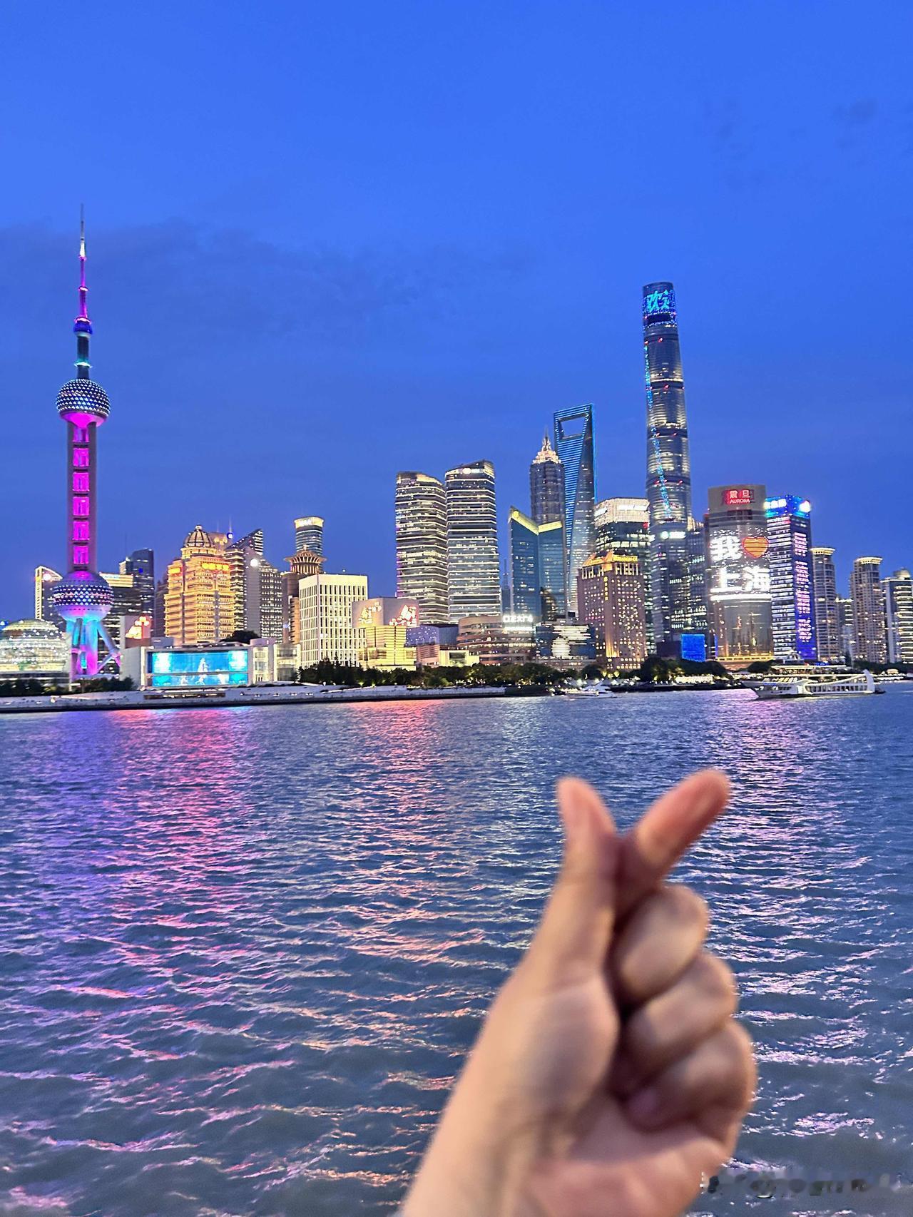 我就是这么任性，说去上海，拉着行李就去了，说走就走，坐了14个小时火车，来回46