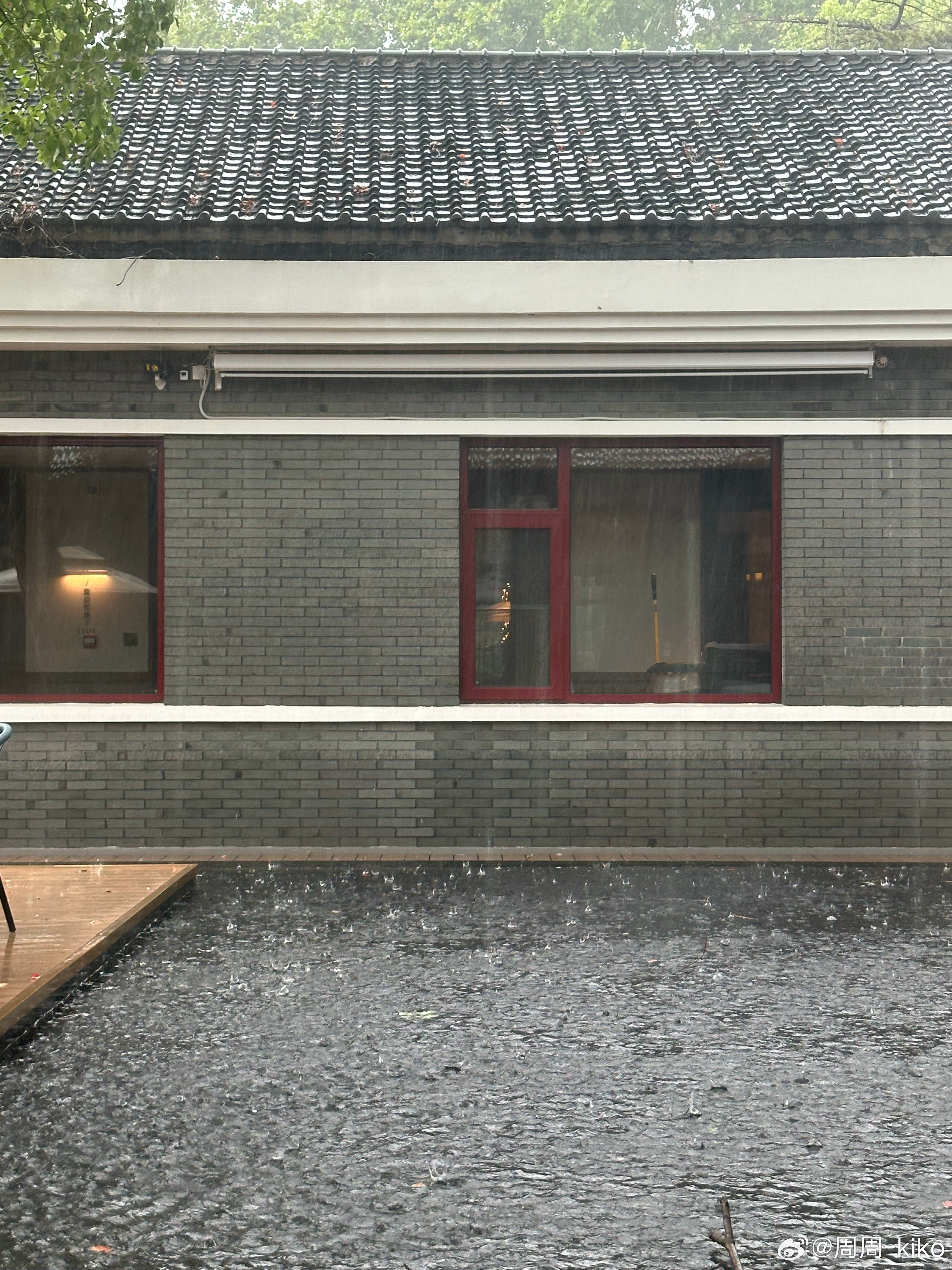 又开始下了……电闪雷鸣，倾盆大雨具象化⛈️