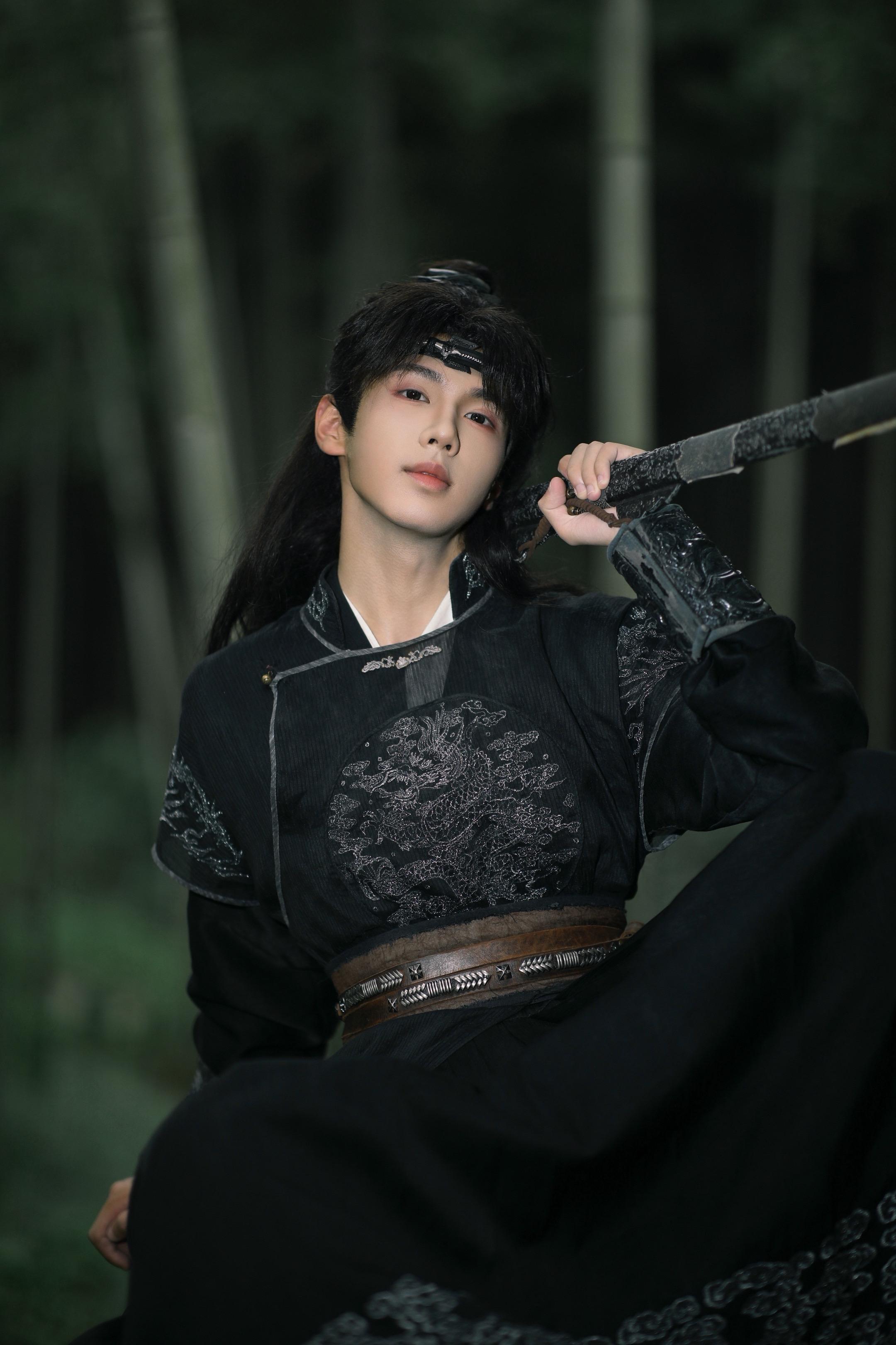 竹里清风竹外尘。