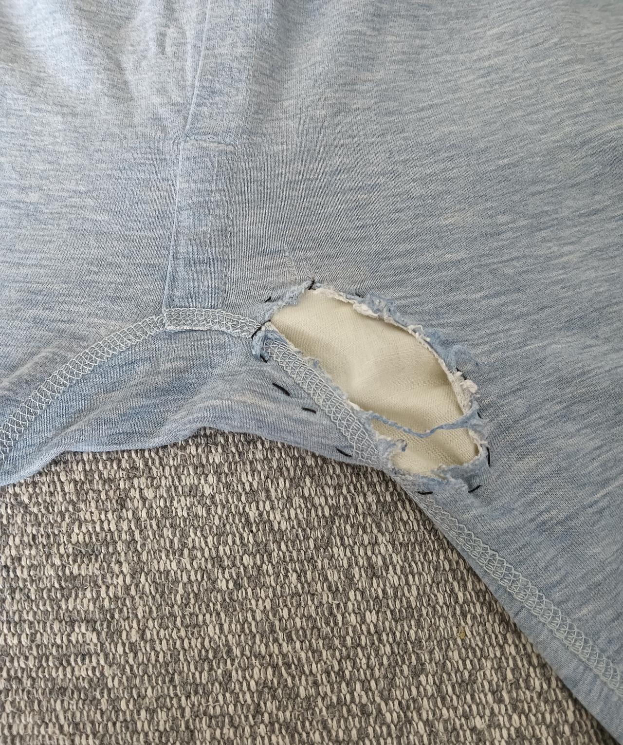秋裤已经缝补好了，不给孩子穿了，留着我穿，以后的每一分钱都要掰成几瓣花了。蛋黄
