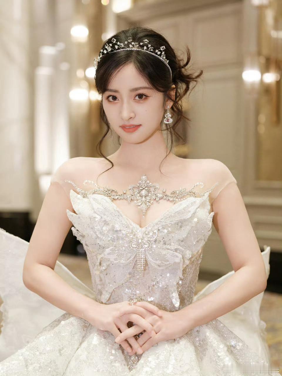 沈月公主降临沈月蝴蝶结纱裙​啊啊啊啊啊！！！！！美神降临沈月完全是公主👸🏻