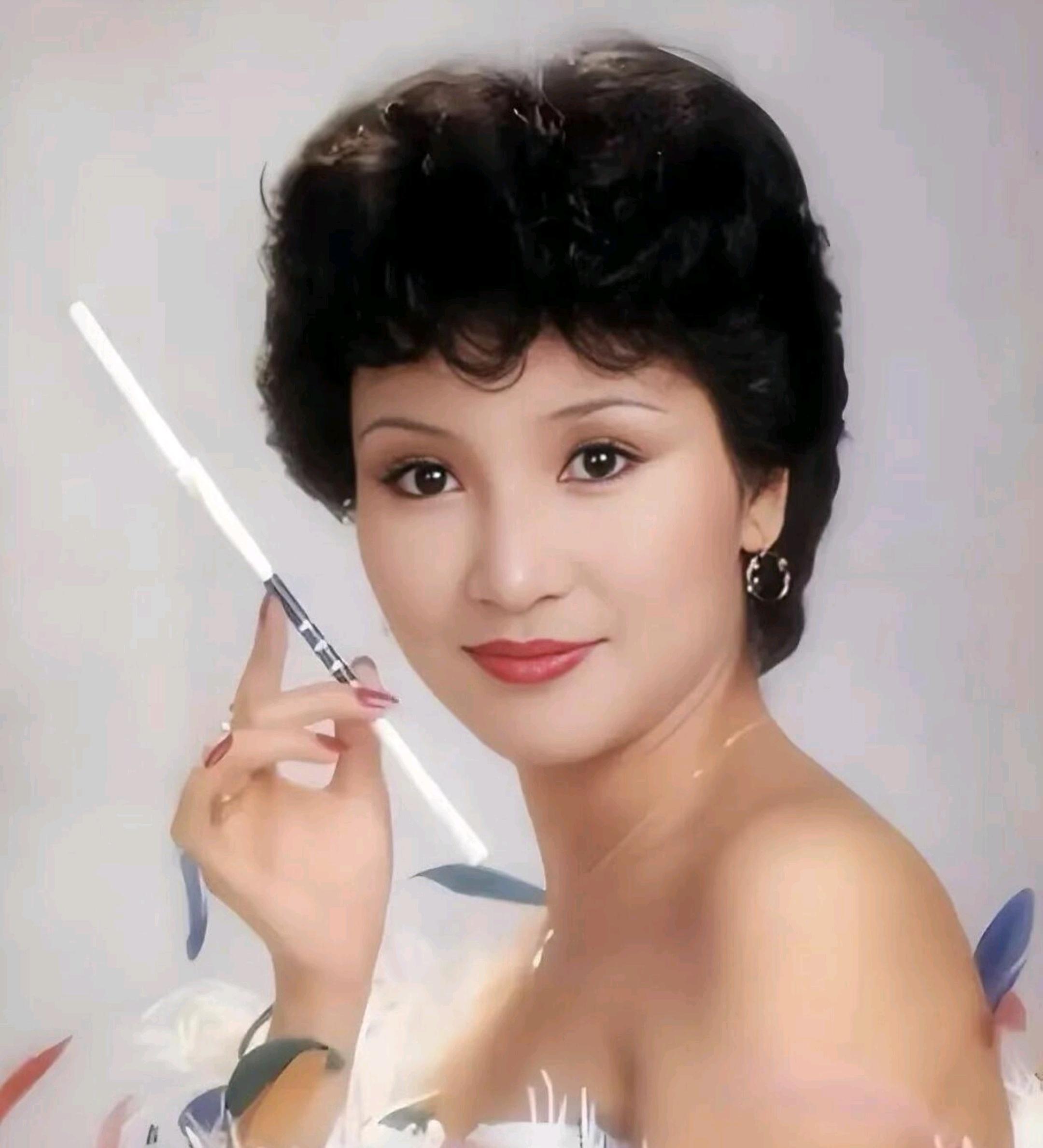 谢霆锋的妈妈——狄波拉，到底有多绝？   1973年，22岁的她惊艳整...