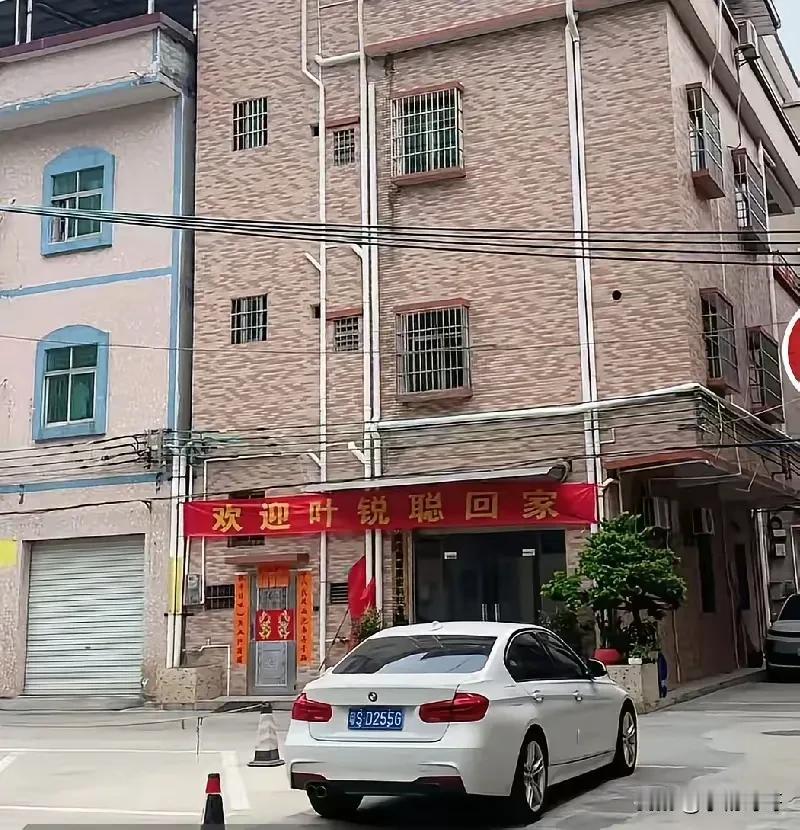 我预料到了叶锐聪妈妈会激动也预料到她会好好补偿儿子万万没想到她为了保护孩
