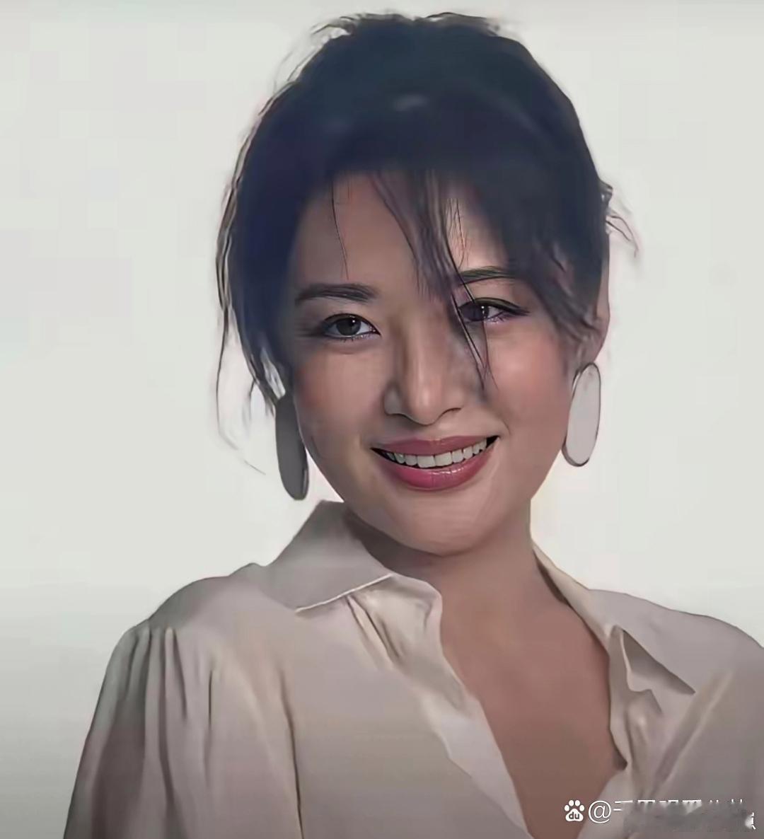 年近六十的周涛颜值状态依旧能打，太想知道她的保养方法了。