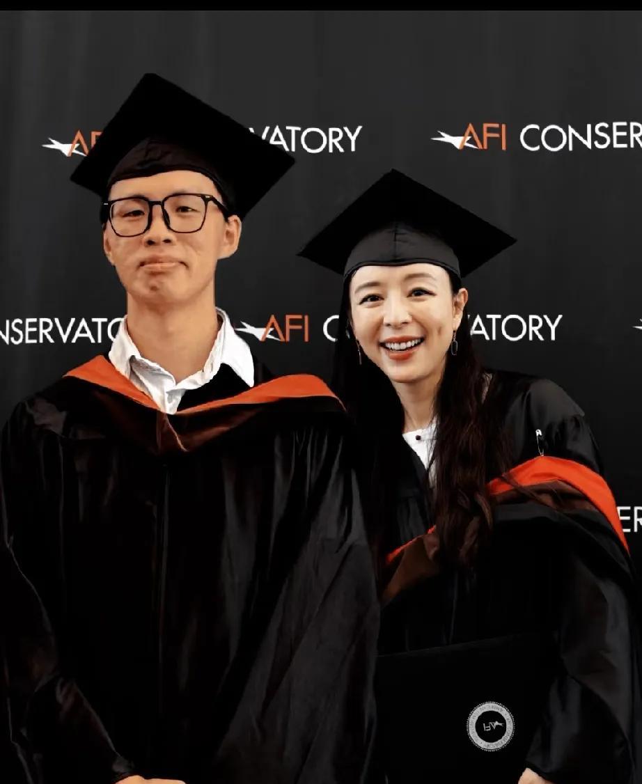 张静初真是太有勇气了！原本以为她只身去美国读书已经算是内娱少见的清醒第一人，
