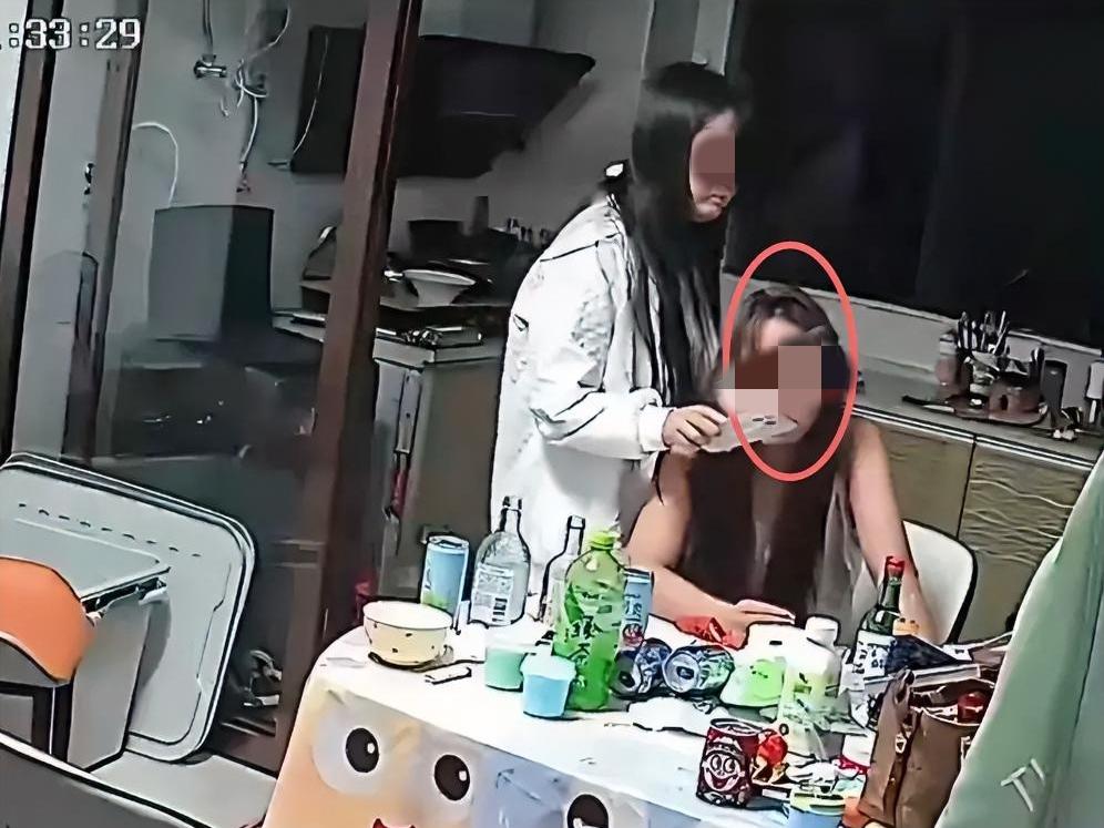 结婚8年丈夫出轨，她哭到“碱中毒”昏迷。江西25岁的徐女士，和丈夫在一起8