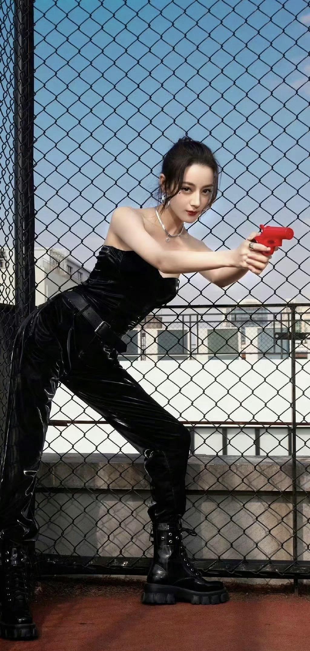迪丽热巴。
