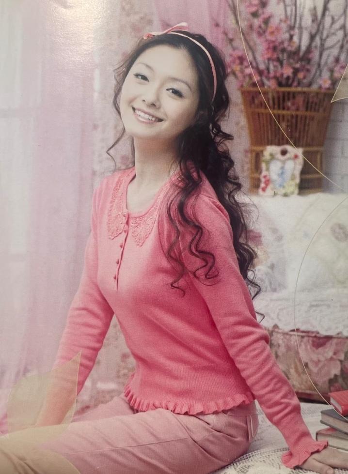 大S早期为阿依莲代言的旧照，不得不说，真的太美了。就算放到现在看，依旧很有时尚感