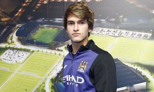 【巴萨签下曼城19岁超帅新星媒体曝最高支付800万欧】尽管巴塞罗那俱乐部官方暂