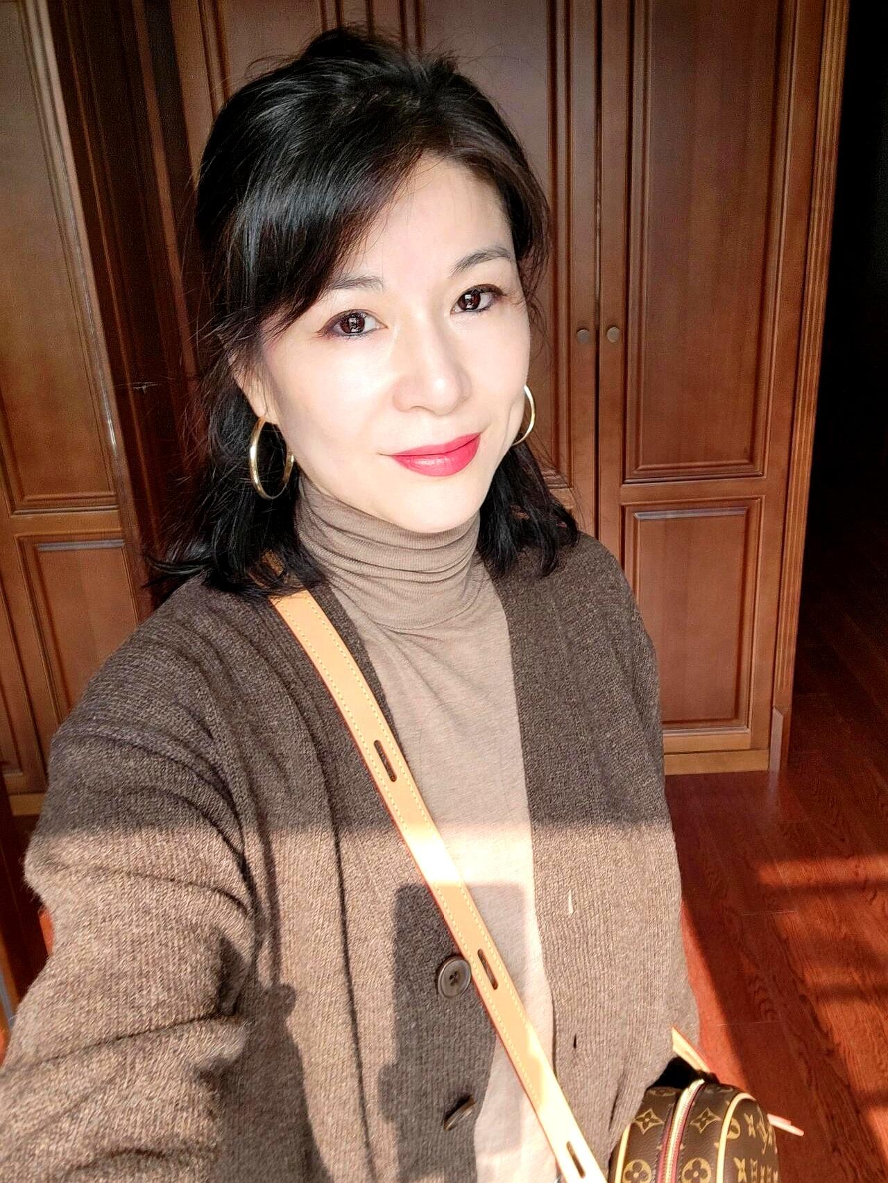 你说这算不算老天爷给的惊喜？55岁的年纪，去医院一查竟然怀上了！肚子里小家