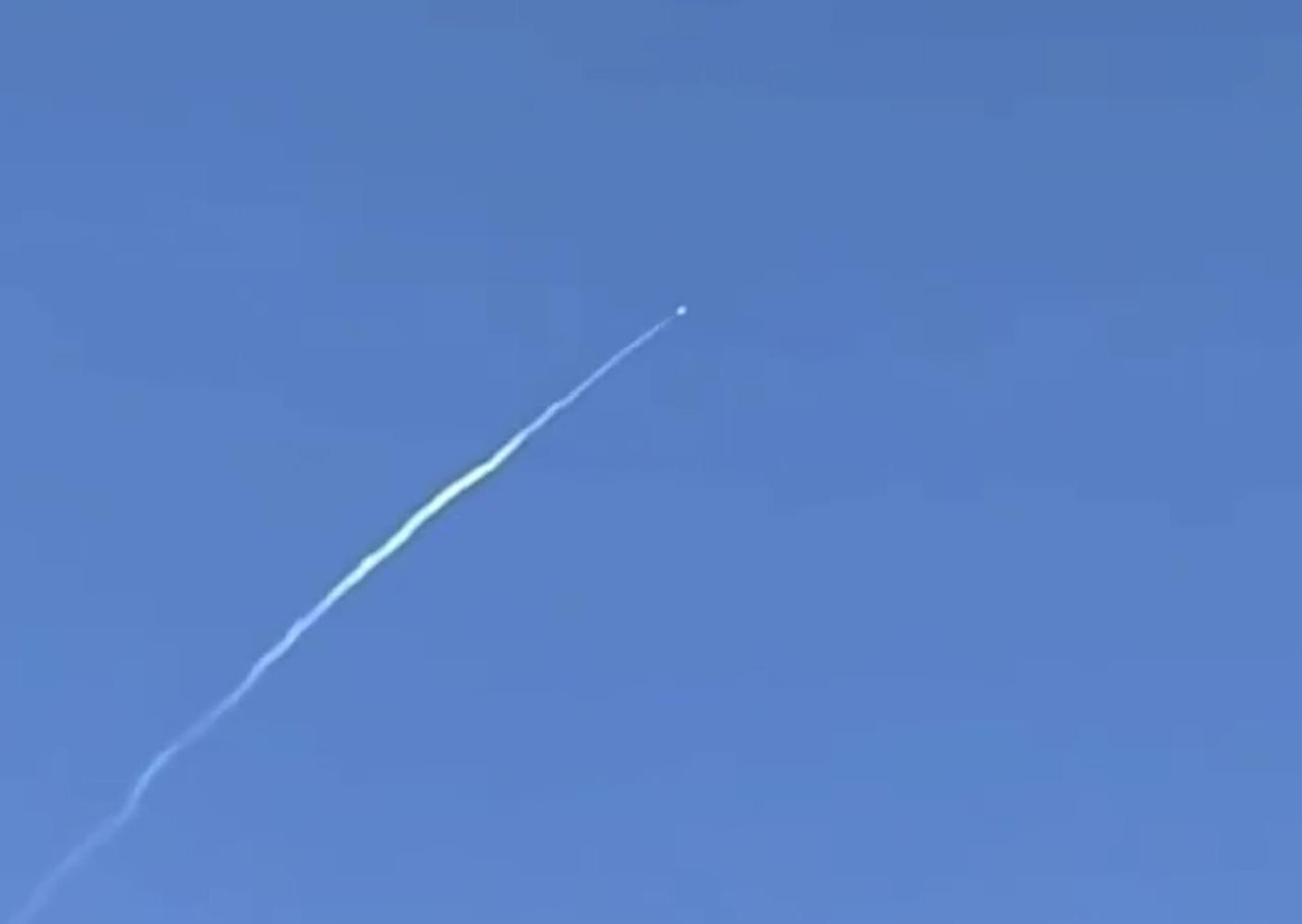 伊朗新一轮的导弹攻击开始了。以色列不听美国的，对德黑兰进行了袭击。伊朗也