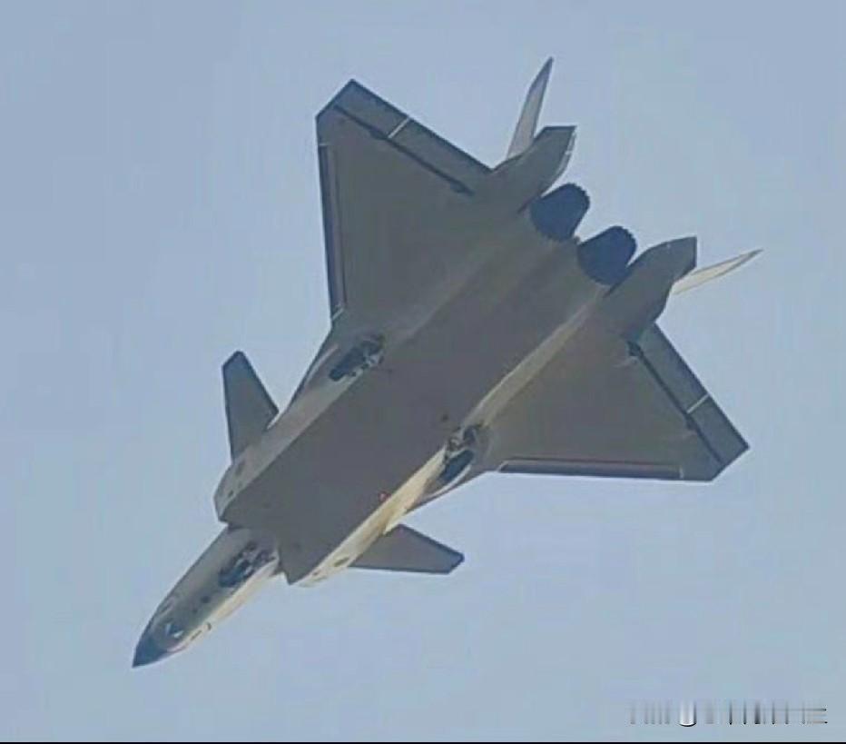 太碉堡了！没想到咱们装备WS-15版本的五代隐身战机J20-A，也开始进入爆兵模